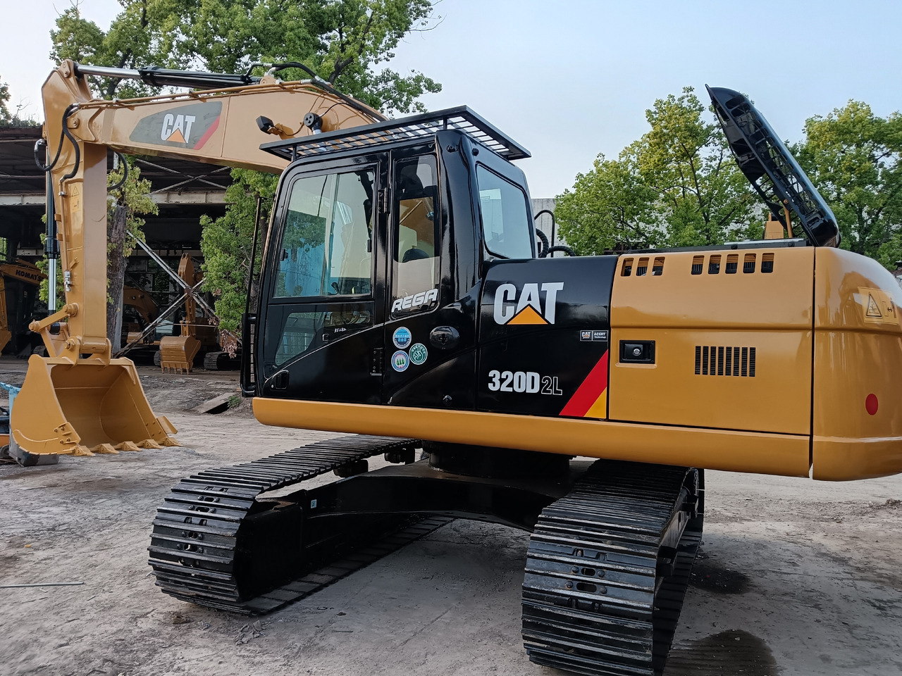 CATERPILLAR 320D CAT 320D2L - Kāpurķēžu ekskavators: foto 2 CATERPILLAR 320D CAT 320D2L - Kāpurķēžu ekskavators: foto 2