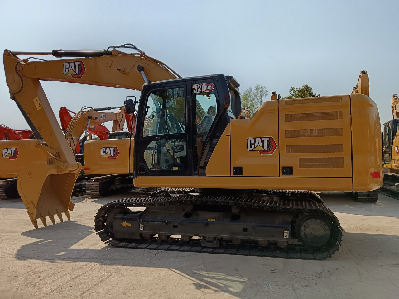 CATERPILLAR 320GC CAT - Kāpurķēžu ekskavators: foto 1 CATERPILLAR 320GC CAT - Kāpurķēžu ekskavators: foto 1