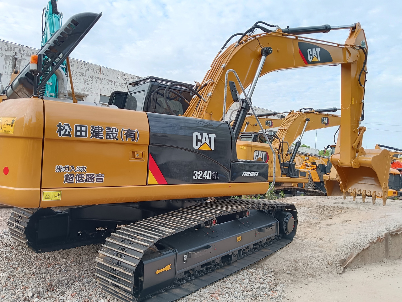 CATERPILLAR 324DL CAT 324 DL - Kāpurķēžu ekskavators: foto 1 CATERPILLAR 324DL CAT 324 DL - Kāpurķēžu ekskavators: foto 1