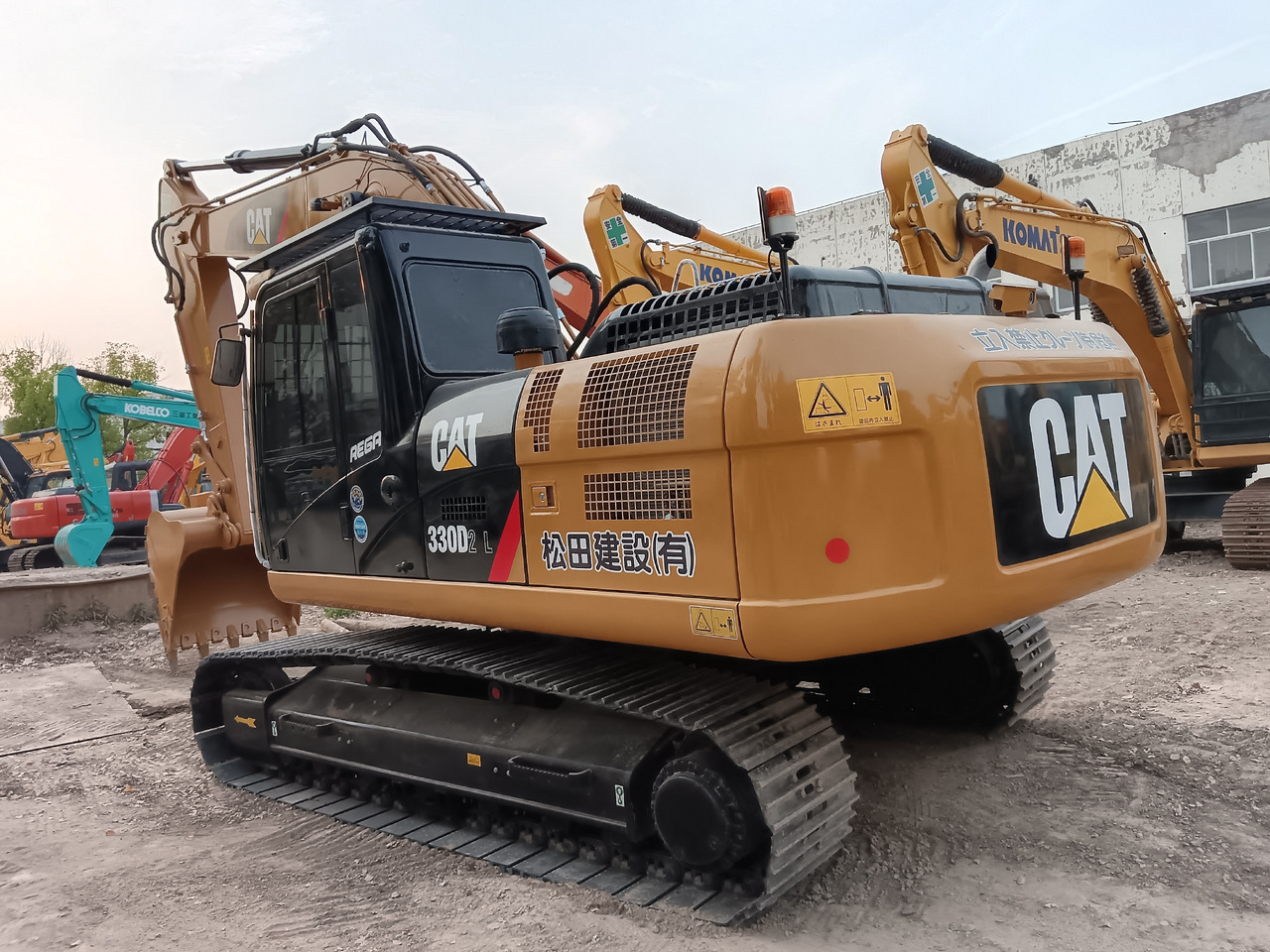 CATERPILLAR 330D2 L CAT 330D - Kāpurķēžu ekskavators: foto 1 CATERPILLAR 330D2 L CAT 330D - Kāpurķēžu ekskavators: foto 1