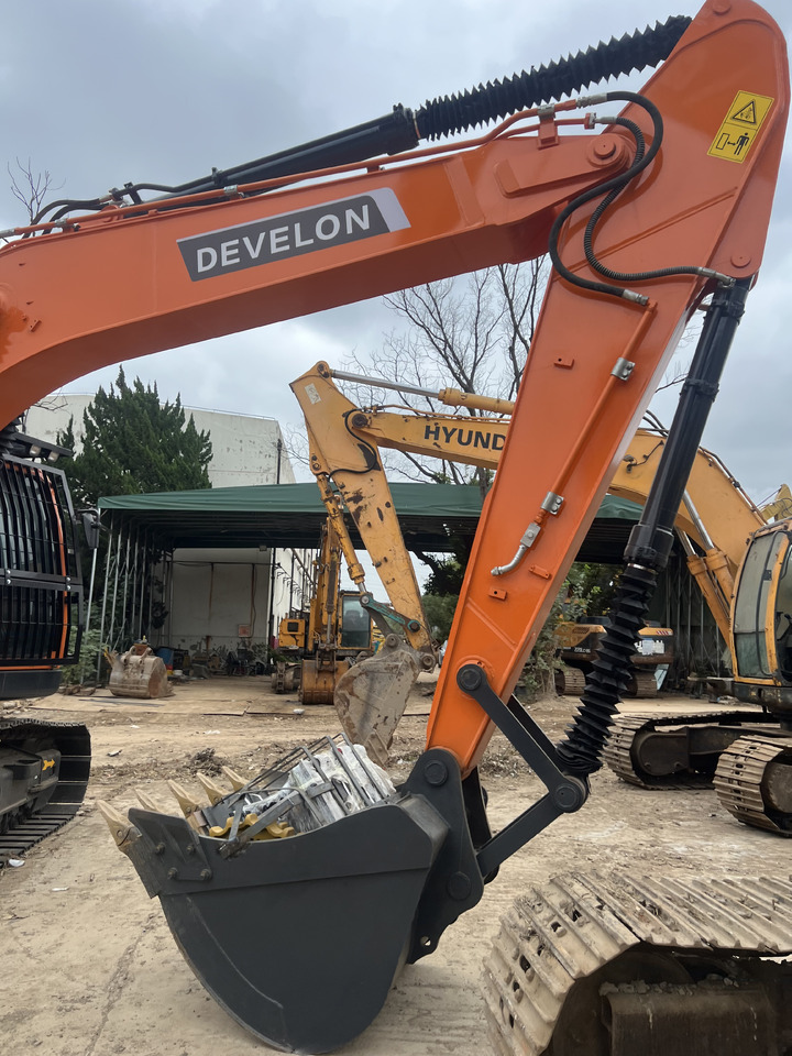 DEVELON DX225 - Kāpurķēžu ekskavators: foto 2 DEVELON DX225 - Kāpurķēžu ekskavators: foto 2