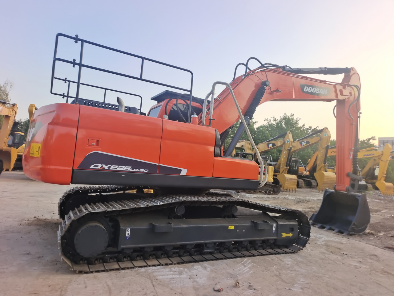 DOOSAN DX225LC-9C DX225LCA DX300 DX340 - Kāpurķēžu ekskavators: foto 1 DOOSAN DX225LC-9C DX225LCA DX300 DX340 - Kāpurķēžu ekskavators: foto 1