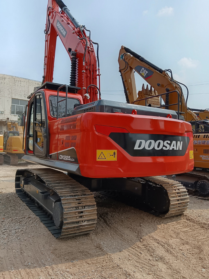 DOOSAN DX225LCA DX 225 LC-9C DX300 DX340 - Kāpurķēžu ekskavators: foto 1 DOOSAN DX225LCA DX 225 LC-9C DX300 DX340 - Kāpurķēžu ekskavators: foto 1