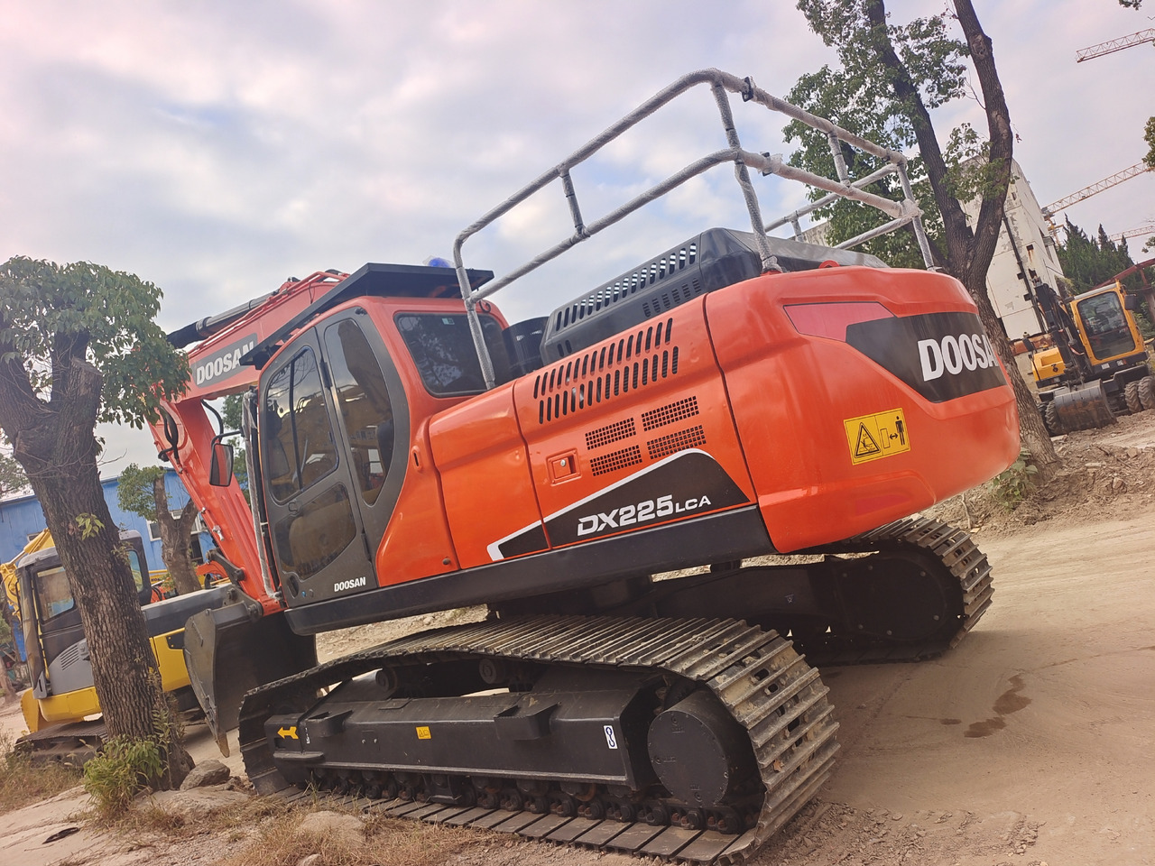 DOOSAN DX225LCA DX 225 LC - 9C - Kāpurķēžu ekskavators: foto 1 DOOSAN DX225LCA DX 225 LC - 9C - Kāpurķēžu ekskavators: foto 1