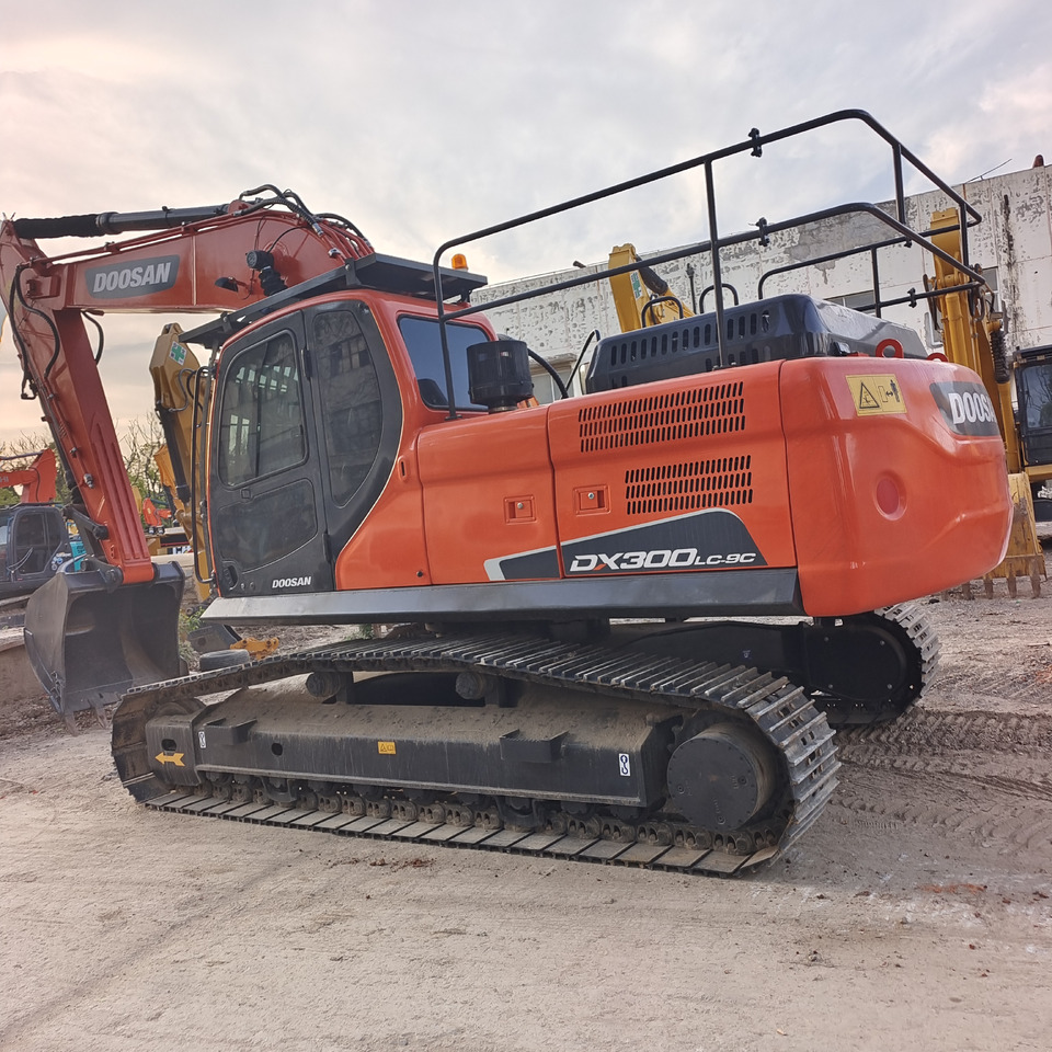 DOOSAN DX300 LC - 9C DX 300 LCA - Kāpurķēžu ekskavators: foto 1 DOOSAN DX300 LC - 9C DX 300 LCA - Kāpurķēžu ekskavators: foto 1