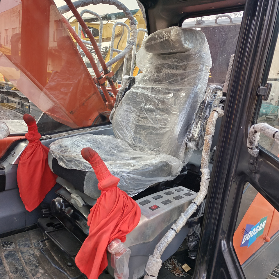 DOOSAN DX300LC-9C DX300LCA DX225 DX340 - Kāpurķēžu ekskavators: foto 4 DOOSAN DX300LC-9C DX300LCA DX225 DX340 - Kāpurķēžu ekskavators: foto 4