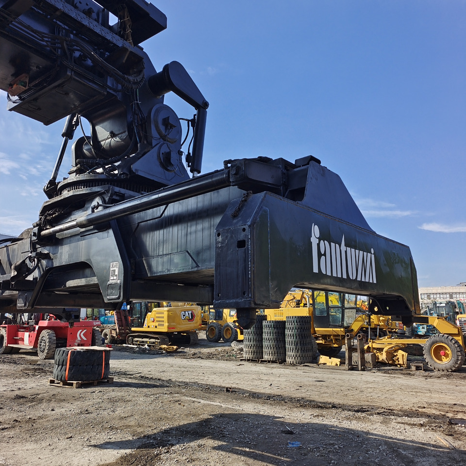 Sānu konteineru krāvējs FANTUZZI CS 45 KMHD 45 TON CONTAINER REACH CRANE: foto 13