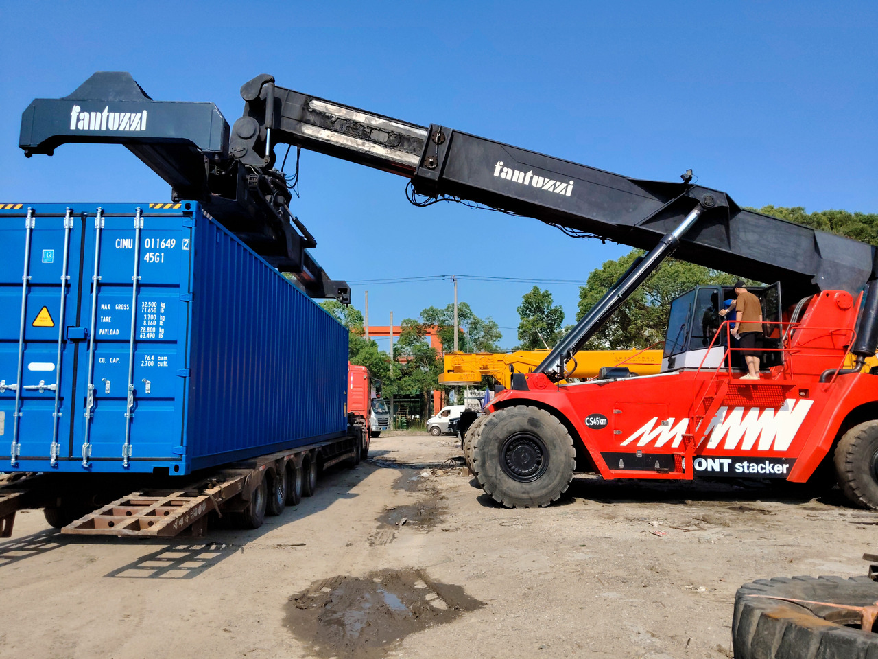 FANTUZZI CS45KM - Sānu konteineru krāvējs: foto 1 FANTUZZI CS45KM - Sānu konteineru krāvējs: foto 1