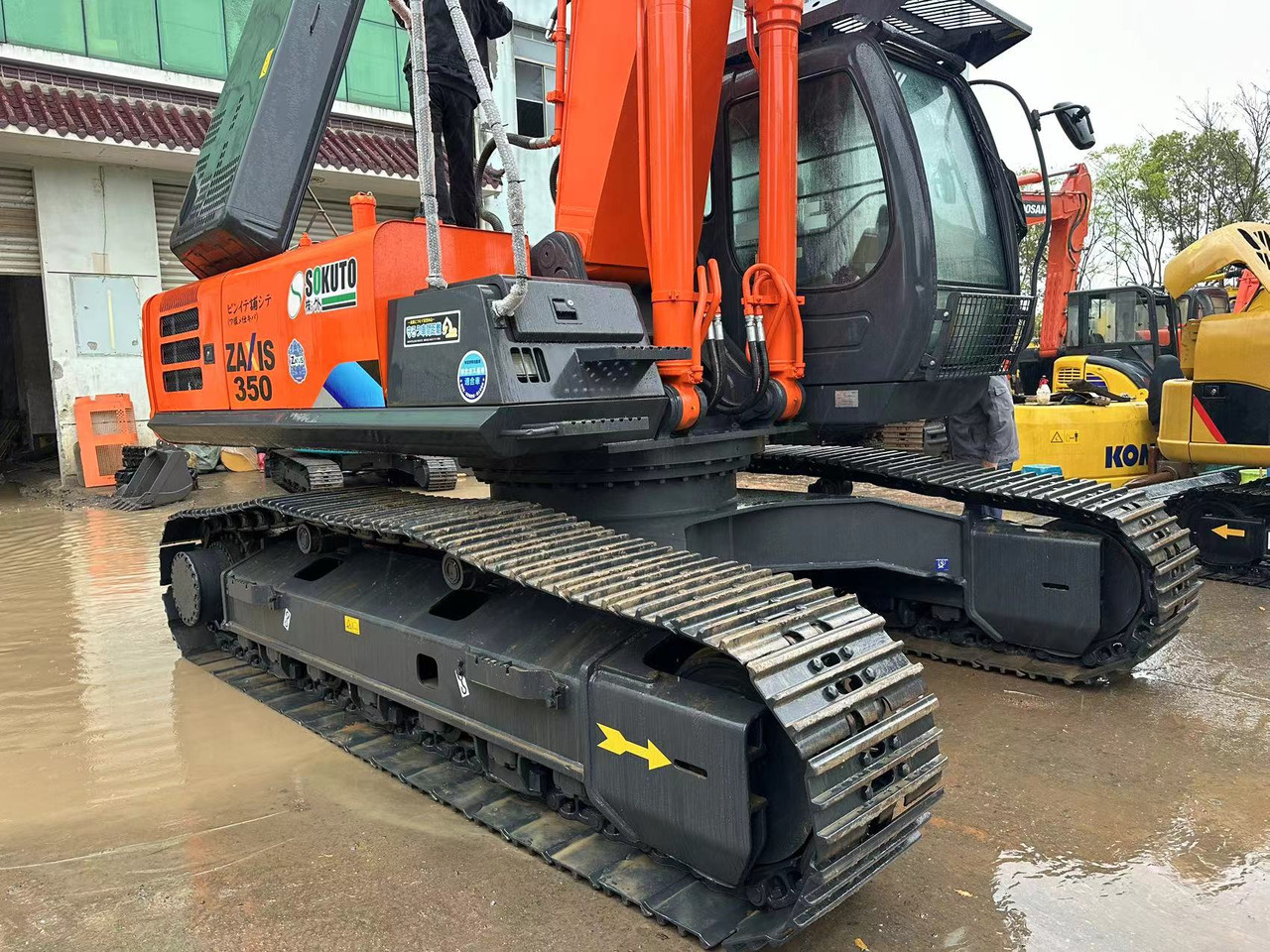 HITACHI ZX350 - Kāpurķēžu ekskavators: foto 3 HITACHI ZX350 - Kāpurķēžu ekskavators: foto 3