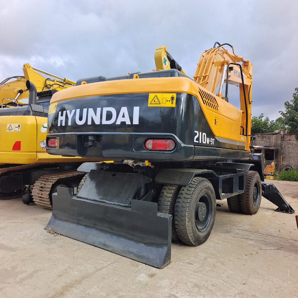 HYUNDAI 210W-9 - Riteņu ekskavators: foto 1 HYUNDAI 210W-9 - Riteņu ekskavators: foto 1