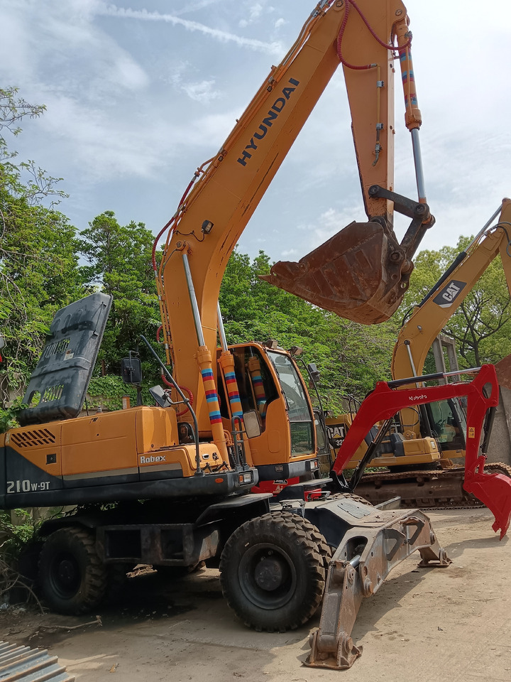 HYUNDAI 210W-9 - Riteņu ekskavators: foto 4 HYUNDAI 210W-9 - Riteņu ekskavators: foto 4