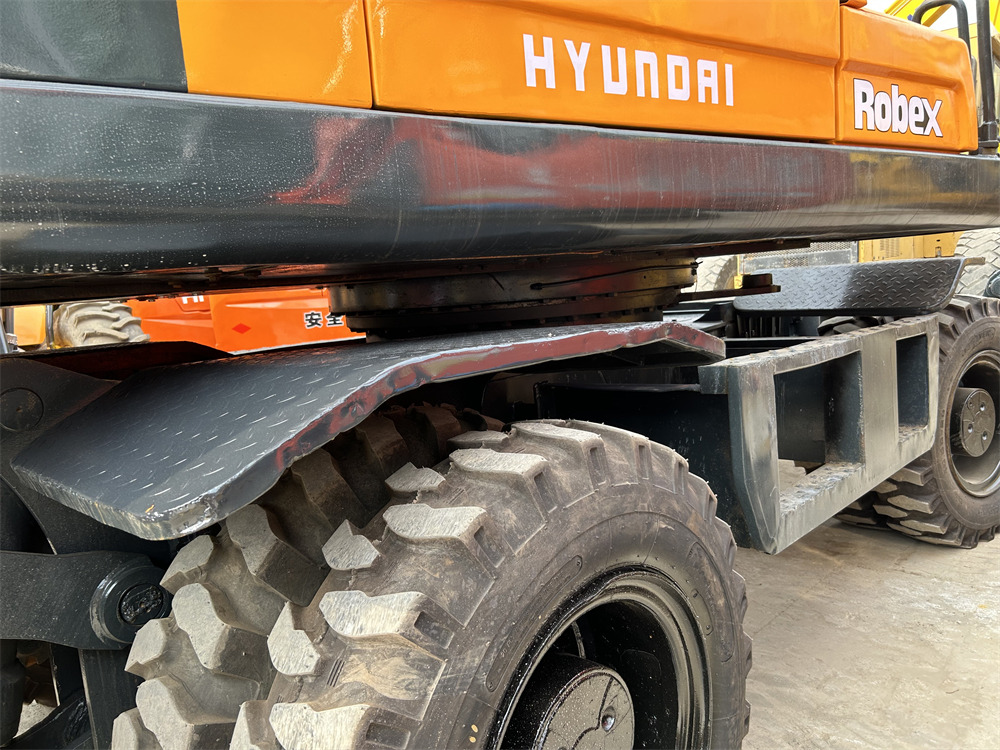 HYUNDAI 210W-9 - Riteņu ekskavators: foto 4 HYUNDAI 210W-9 - Riteņu ekskavators: foto 4