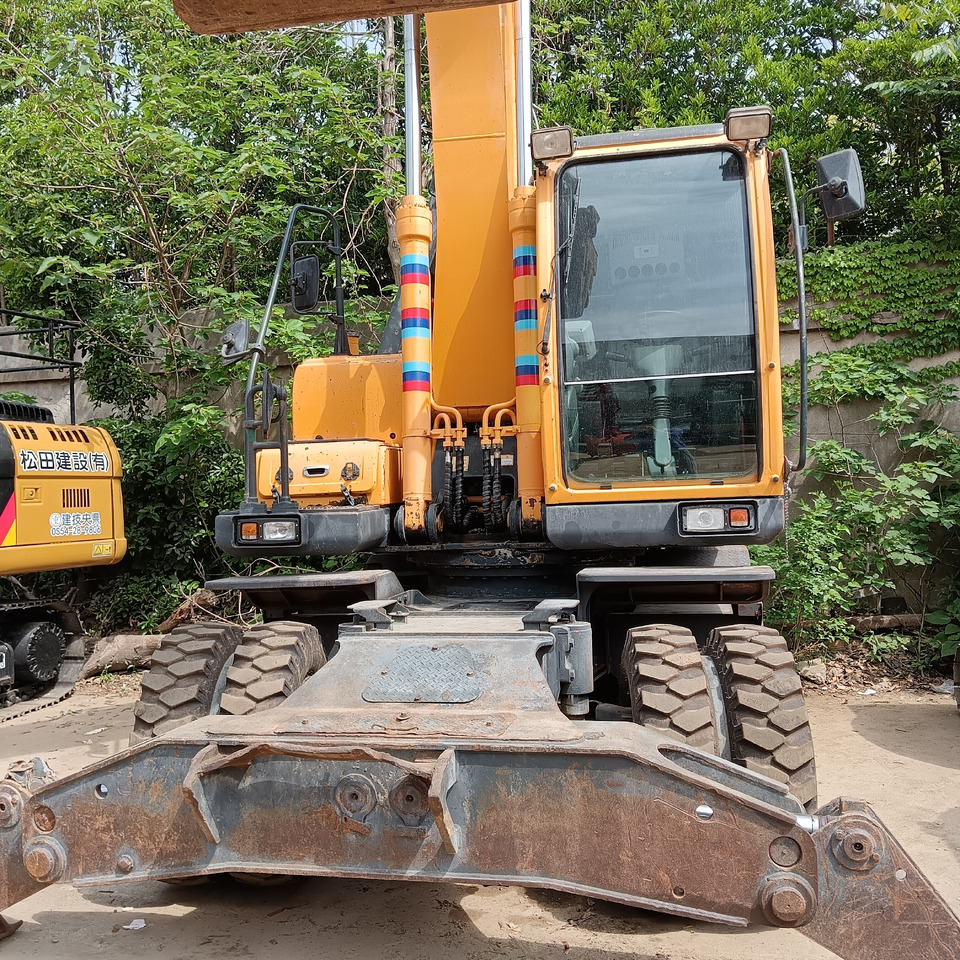 HYUNDAI 210W-9 T - Riteņu ekskavators: foto 2 HYUNDAI 210W-9 T - Riteņu ekskavators: foto 2