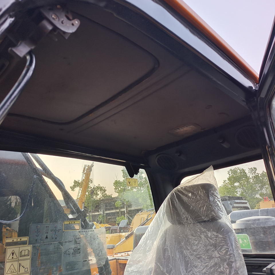 Kāpurķēžu ekskavators HYUNDAI 305LC-9T: foto 7