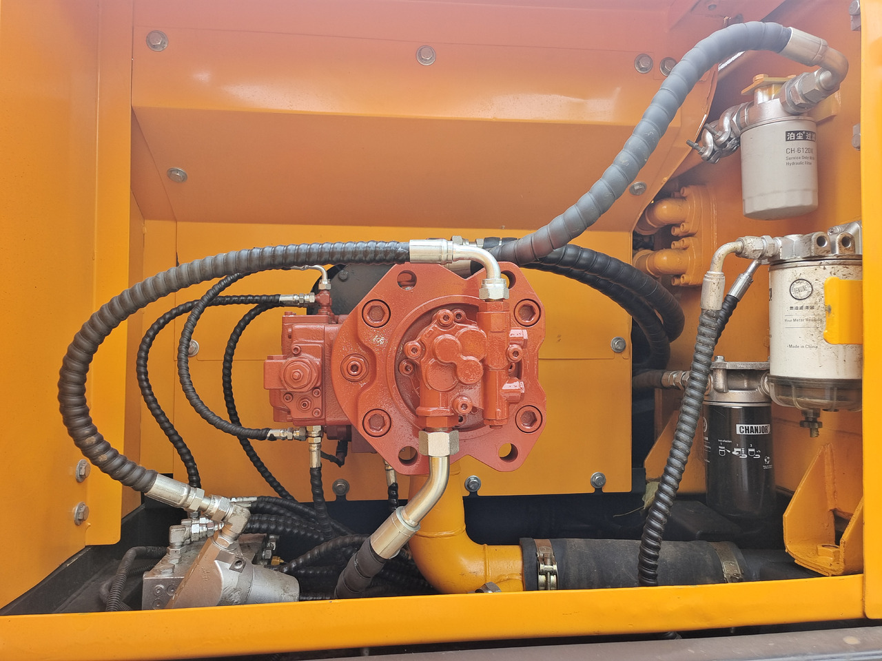 HYUNDAI HX220HD - Kāpurķēžu ekskavators: foto 5 HYUNDAI HX220HD - Kāpurķēžu ekskavators: foto 5