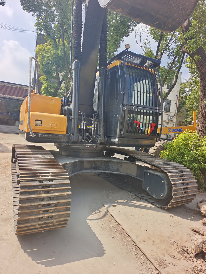 HYUNDAI HX220HD WITH 4 CAMERAS - Kāpurķēžu ekskavators: foto 5 HYUNDAI HX220HD WITH 4 CAMERAS - Kāpurķēžu ekskavators: foto 5