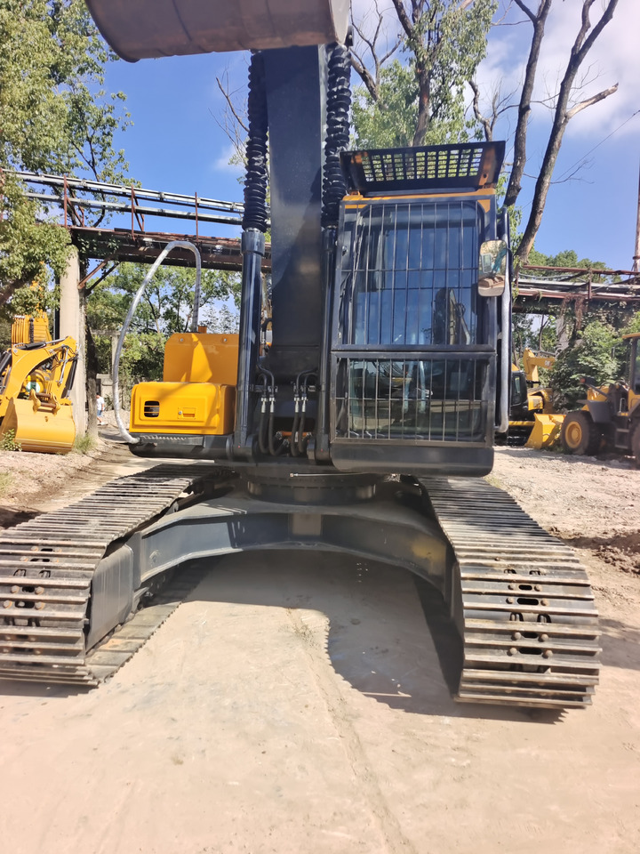 HYUNDAI HX220HD WITH 4 CAMERAS - Kāpurķēžu ekskavators: foto 1 HYUNDAI HX220HD WITH 4 CAMERAS - Kāpurķēžu ekskavators: foto 1