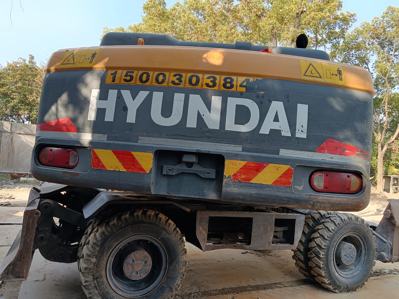 HYUNDAI R 210W-9 - Riteņu ekskavators: foto 2 HYUNDAI R 210W-9 - Riteņu ekskavators: foto 2