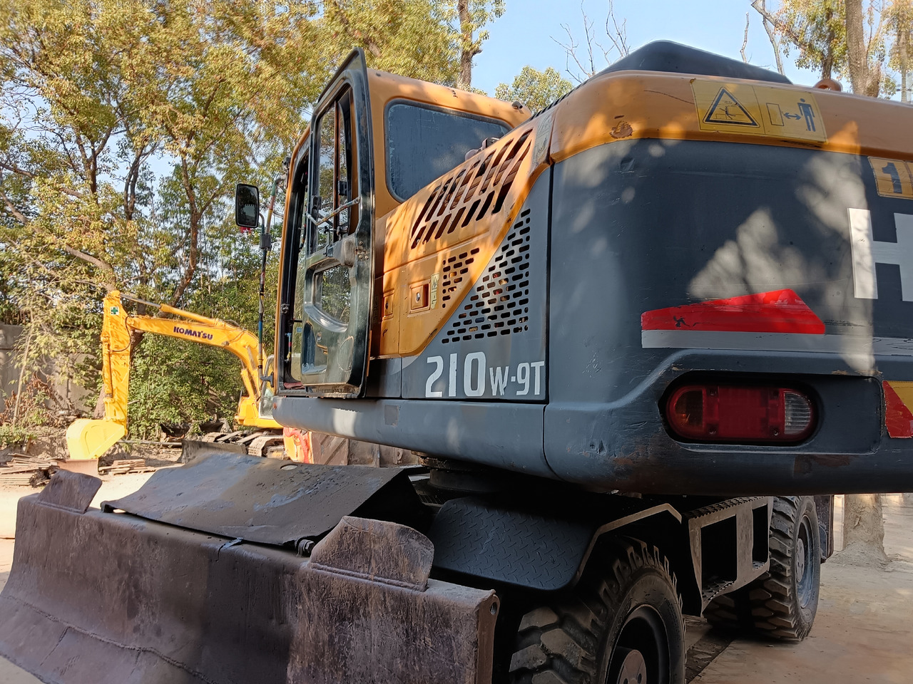 HYUNDAI R210W-9 - Riteņu ekskavators: foto 3 HYUNDAI R210W-9 - Riteņu ekskavators: foto 3