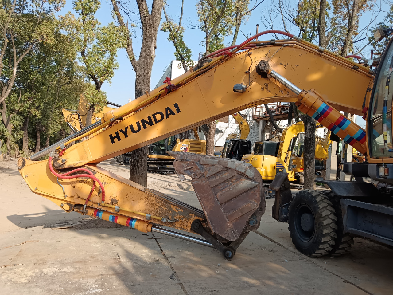 HYUNDAI R210W-9 - Riteņu ekskavators: foto 5 HYUNDAI R210W-9 - Riteņu ekskavators: foto 5