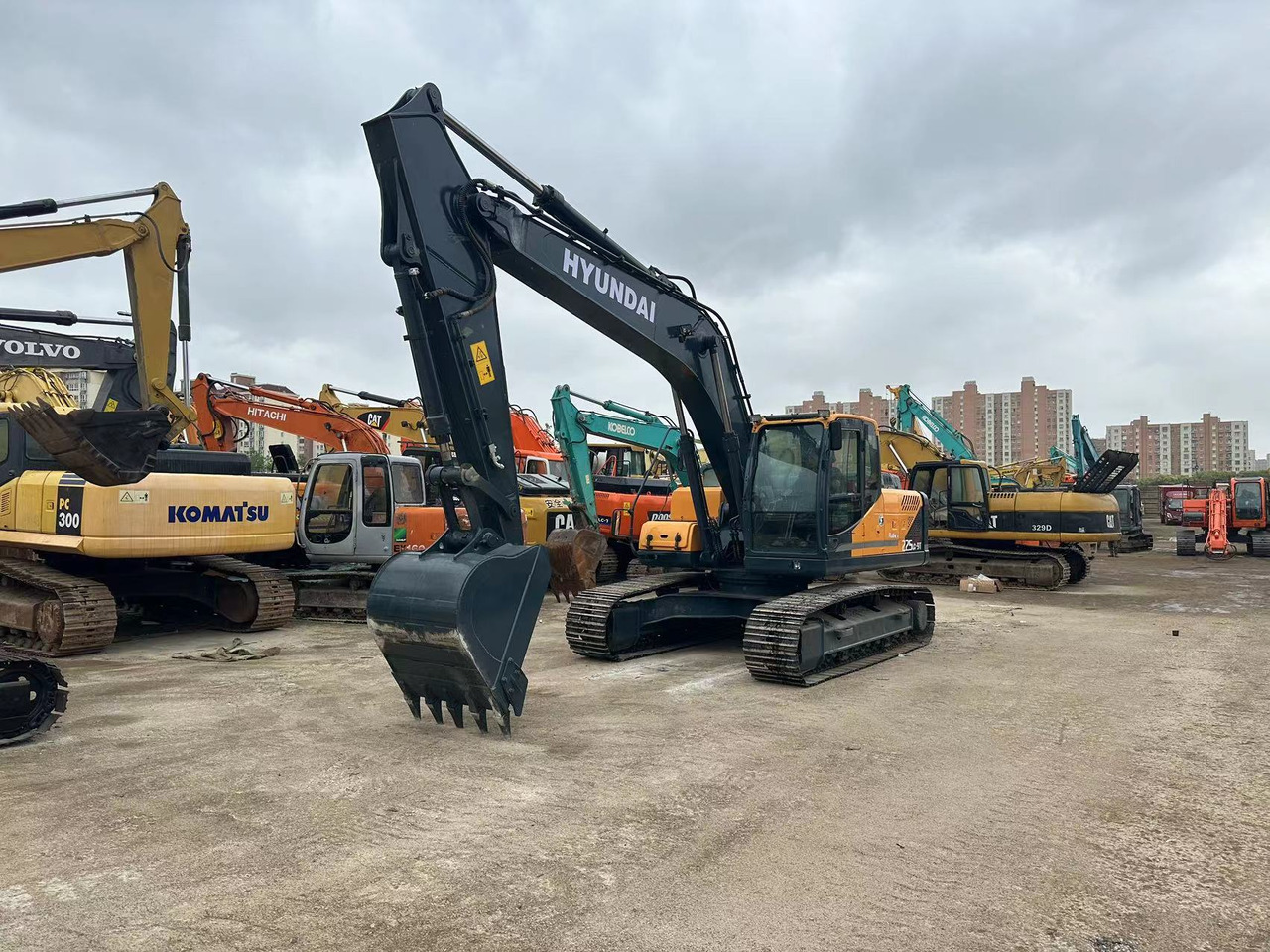 Kāpurķēžu ekskavators Hyundai 225LC-9S 225LC-9T: foto 1