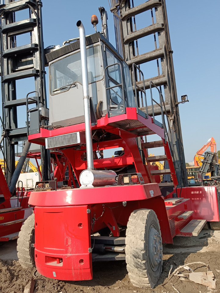 KALMAR DCE90 - Sānu konteineru krāvējs: foto 2 KALMAR DCE90 - Sānu konteineru krāvējs: foto 2