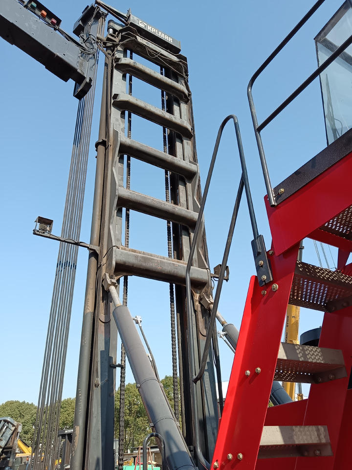 KALMAR DCE90 - Sānu konteineru krāvējs: foto 5 KALMAR DCE90 - Sānu konteineru krāvējs: foto 5