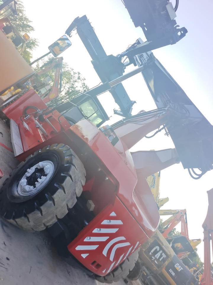 KALMAR DRF 450 45 TON REACH STACKER - Sānu konteineru krāvējs: foto 5 KALMAR DRF 450 45 TON REACH STACKER - Sānu konteineru krāvējs: foto 5