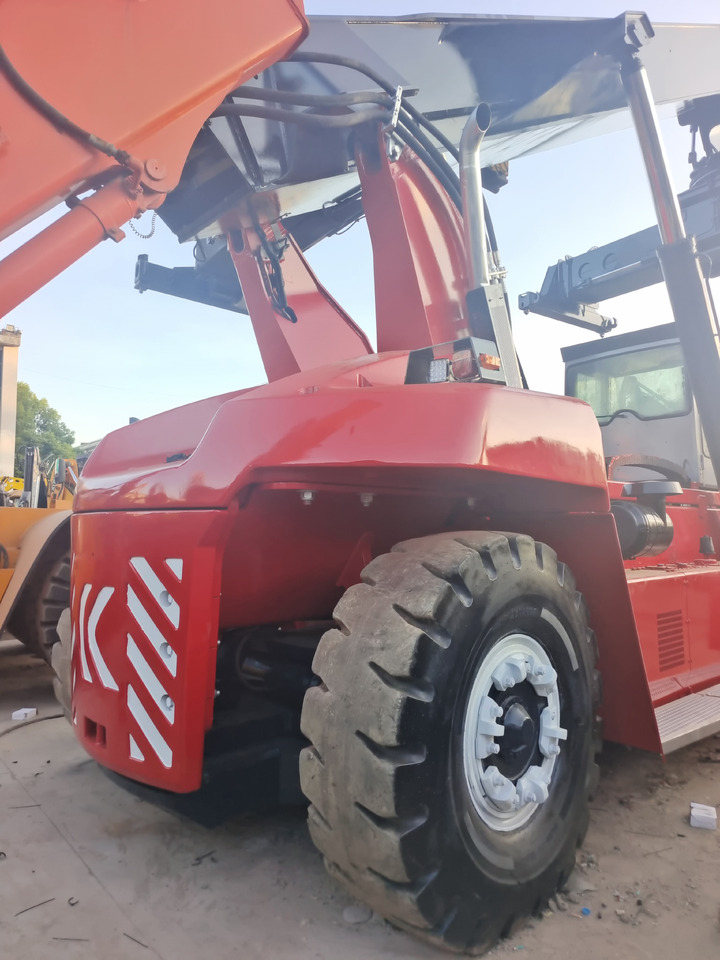 KALMAR DRF 450 45 TON REACH STACKER - Sānu konteineru krāvējs: foto 4 KALMAR DRF 450 45 TON REACH STACKER - Sānu konteineru krāvējs: foto 4
