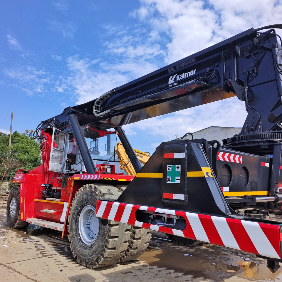 KALMAR DRF 450 - Sānu konteineru krāvējs: foto 5 KALMAR DRF 450 - Sānu konteineru krāvējs: foto 5
