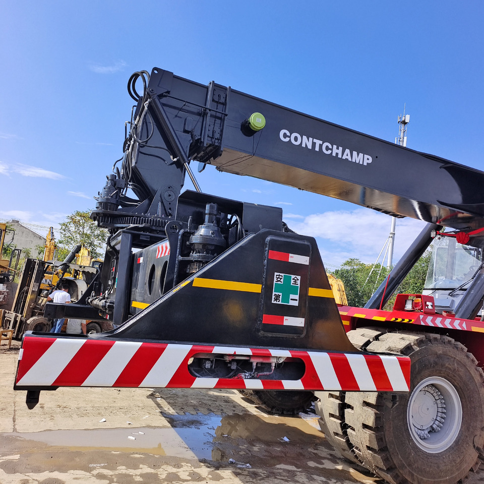 KALMAR DRF450 - Sānu konteineru krāvējs: foto 3 KALMAR DRF450 - Sānu konteineru krāvējs: foto 3