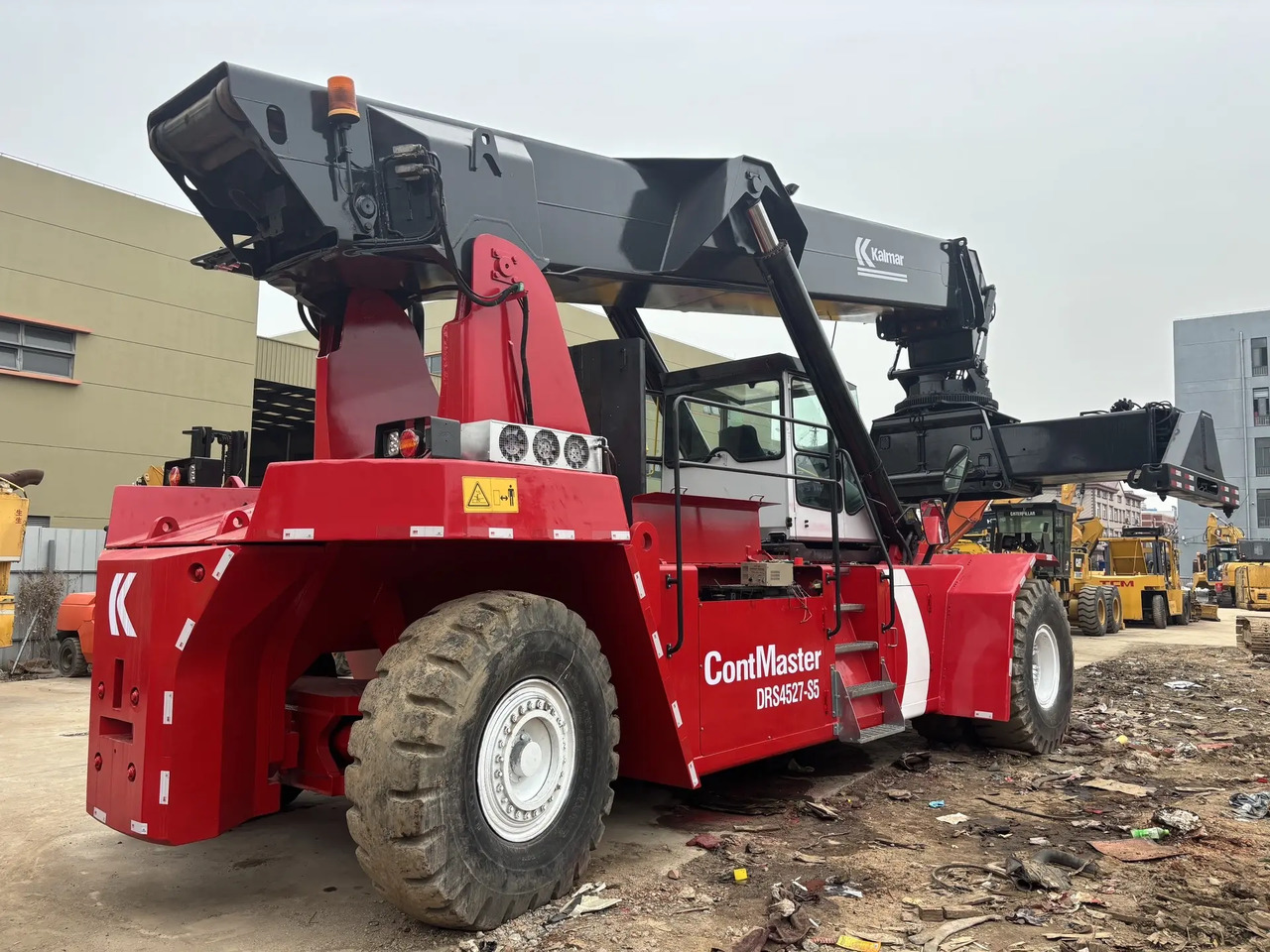 KALMAR DRS 4527 - S5 DRF450 DRT 450 45TON CONTAINER HANDLER - Sānu konteineru krāvējs: foto 1 KALMAR DRS 4527 - S5 DRF450 DRT 450 45TON CONTAINER HANDLER - Sānu konteineru krāvējs: foto 1