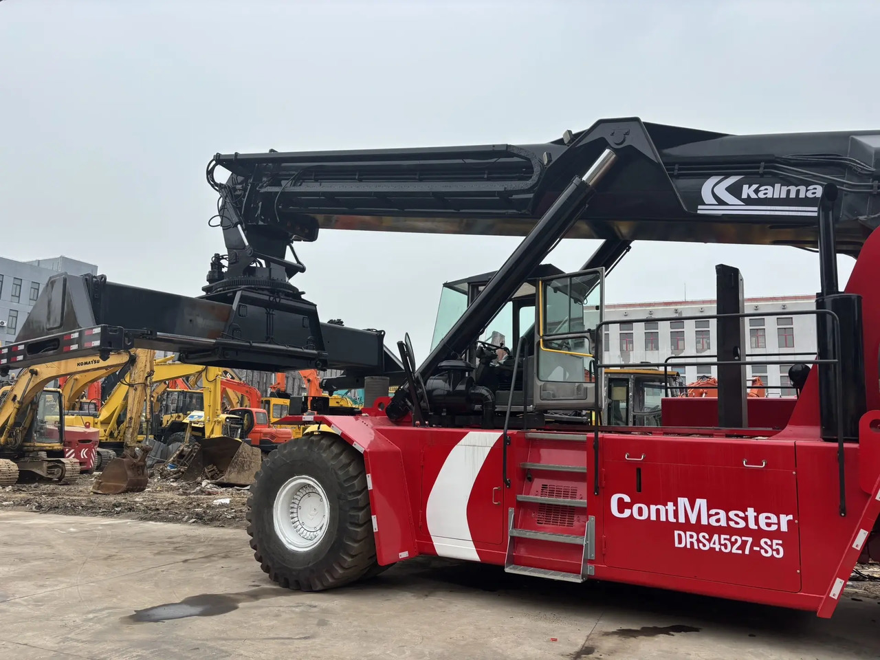 KALMAR DRS4527-S5 - Sānu konteineru krāvējs: foto 4 KALMAR DRS4527-S5 - Sānu konteineru krāvējs: foto 4