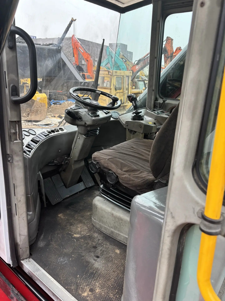 KALMAR DRS4527-S5 - Sānu konteineru krāvējs: foto 5 KALMAR DRS4527-S5 - Sānu konteineru krāvējs: foto 5
