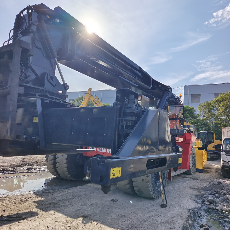 KALMAR DRT450 45 TON DRF 450 DRU450 DRD 450 - Sānu konteineru krāvējs: foto 4 KALMAR DRT450 45 TON DRF 450 DRU450 DRD 450 - Sānu konteineru krāvējs: foto 4