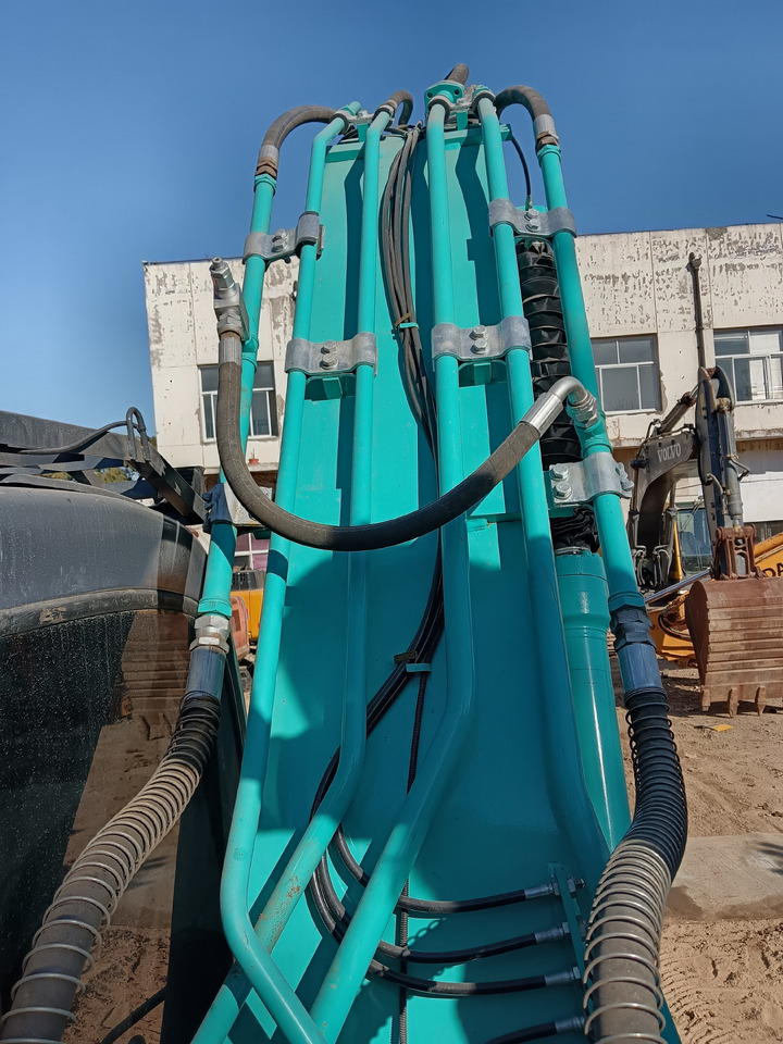 KOBELCO SK200-8 - Kāpurķēžu ekskavators: foto 2 KOBELCO SK200-8 - Kāpurķēžu ekskavators: foto 2