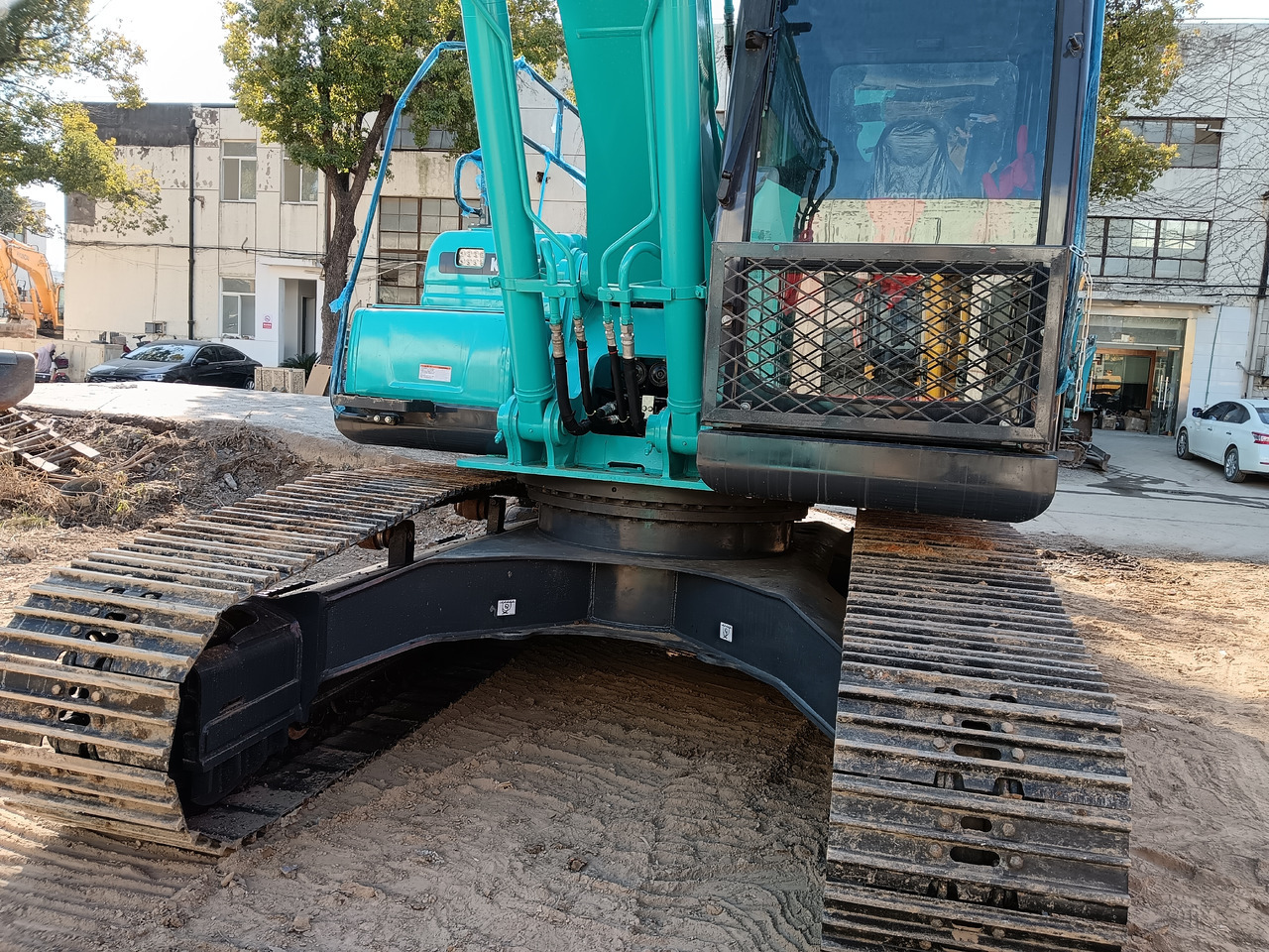 KOBELCO SK200-8 - Kāpurķēžu ekskavators: foto 5 KOBELCO SK200-8 - Kāpurķēžu ekskavators: foto 5