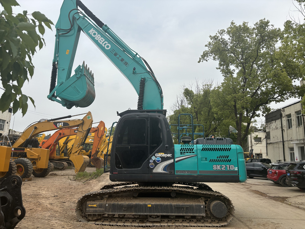 KOBELCO SK210LC - Kāpurķēžu ekskavators: foto 1 KOBELCO SK210LC - Kāpurķēžu ekskavators: foto 1