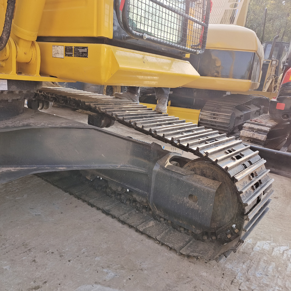Kāpurķēžu ekskavators KOMATSU PC200-8: foto 15