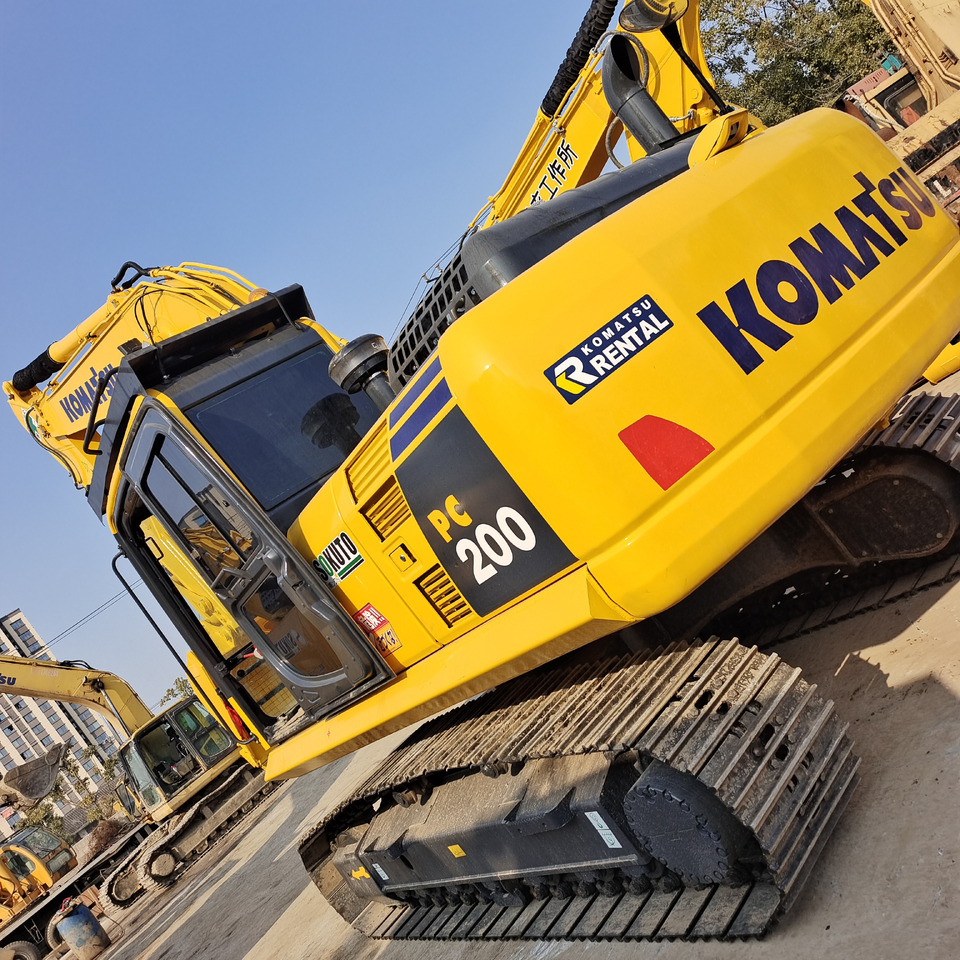 Kāpurķēžu ekskavators KOMATSU PC200-8: foto 6