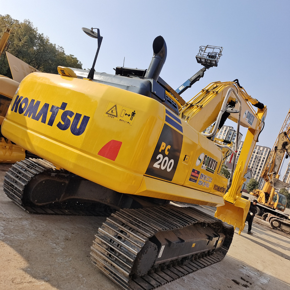 Kāpurķēžu ekskavators KOMATSU PC200-8: foto 16