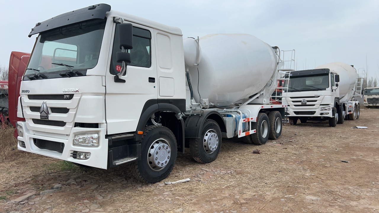 SINOTRUK HOWO 371 8X4 16 Cubic Meter SINOTRUK Howo Concrete Mixer Truck - Betonvedējs: foto 5 SINOTRUK HOWO 371 8X4 16 Cubic Meter SINOTRUK Howo Concrete Mixer Truck - Betonvedējs: foto 5
