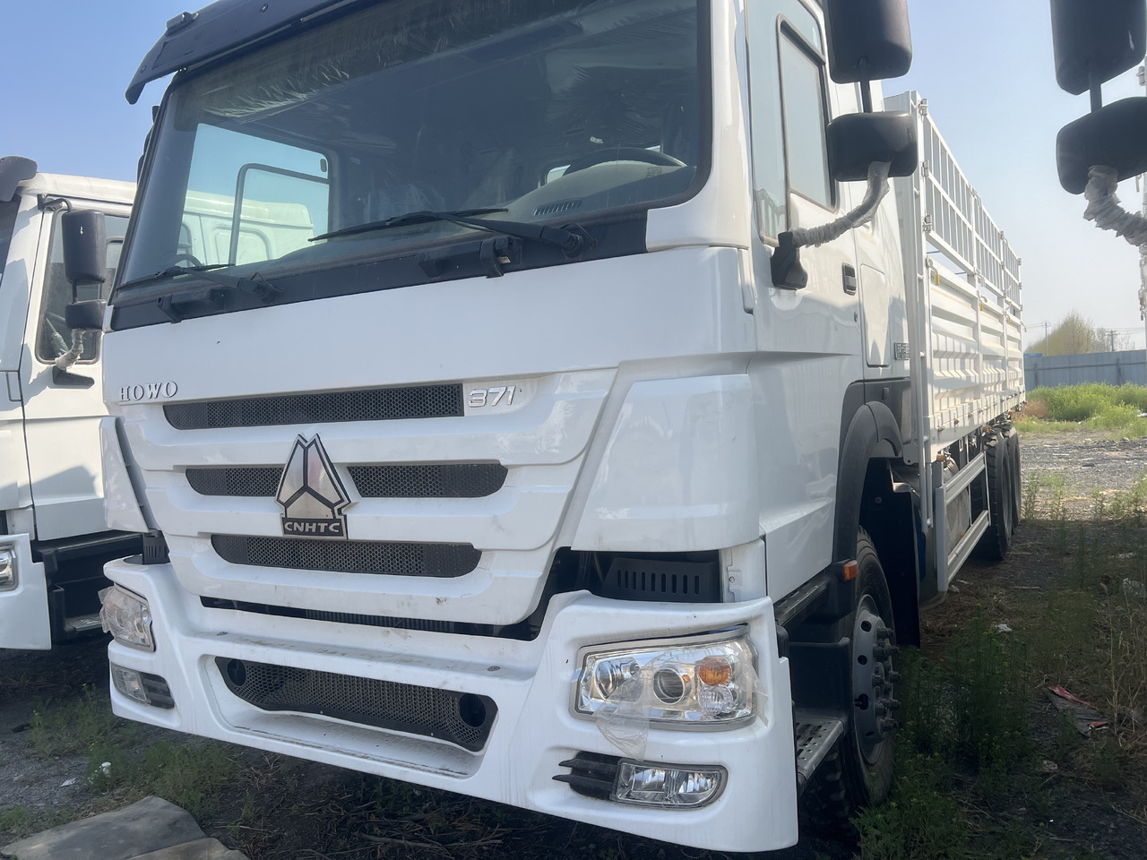 SINOTRUK HOWO 6*4 371 HP 8*4 375 400 420 HORSEPOWER - Kravas automašīna dzīvnieku pārvadāšanai: foto 2 SINOTRUK HOWO 6*4 371 HP 8*4 375 400 420 HORSEPOWER - Kravas automašīna dzīvnieku pārvadāšanai: foto 2