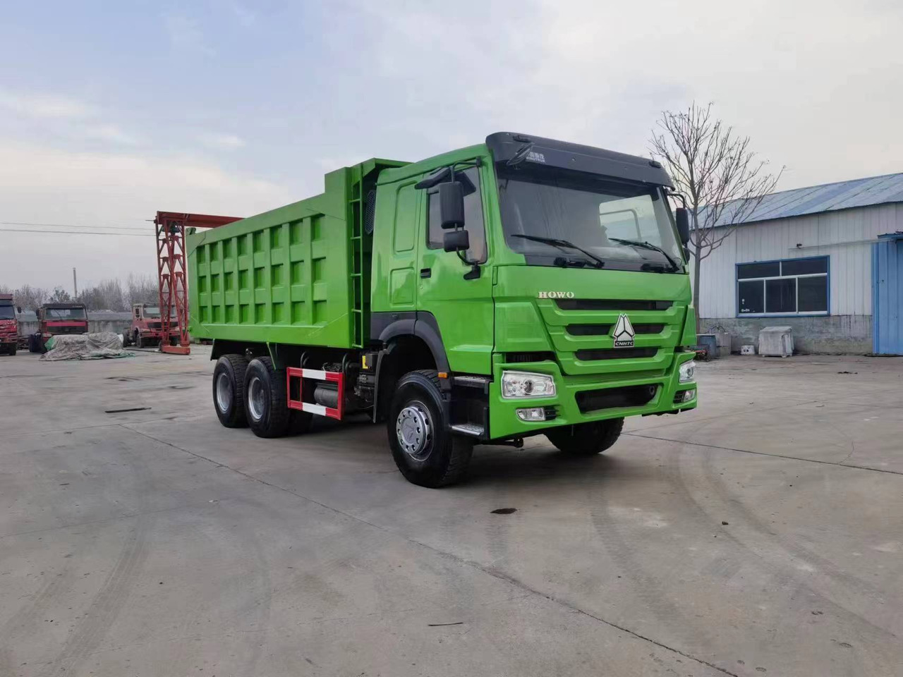 SINOTRUK HOWO 6*4 8*4 DUMP TRUCK - Kravas automašīna pašizgāzējs: foto 4 SINOTRUK HOWO 6*4 8*4 DUMP TRUCK - Kravas automašīna pašizgāzējs: foto 4