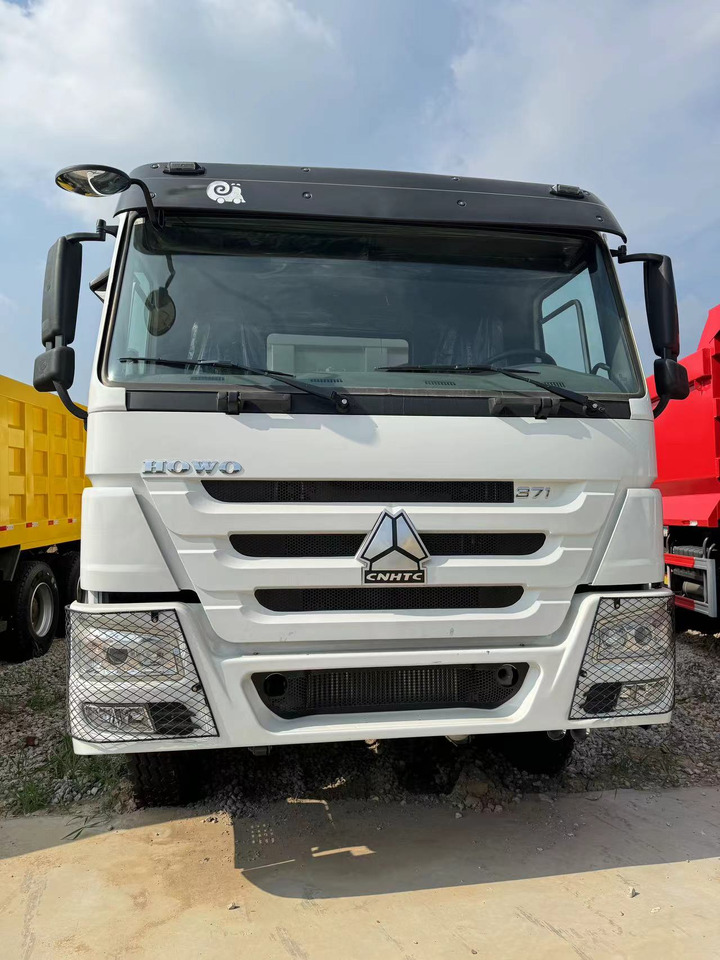SINOTRUK HOWO 6*4 8*4 DUMP TRUCK - Kravas automašīna pašizgāzējs: foto 5 SINOTRUK HOWO 6*4 8*4 DUMP TRUCK - Kravas automašīna pašizgāzējs: foto 5