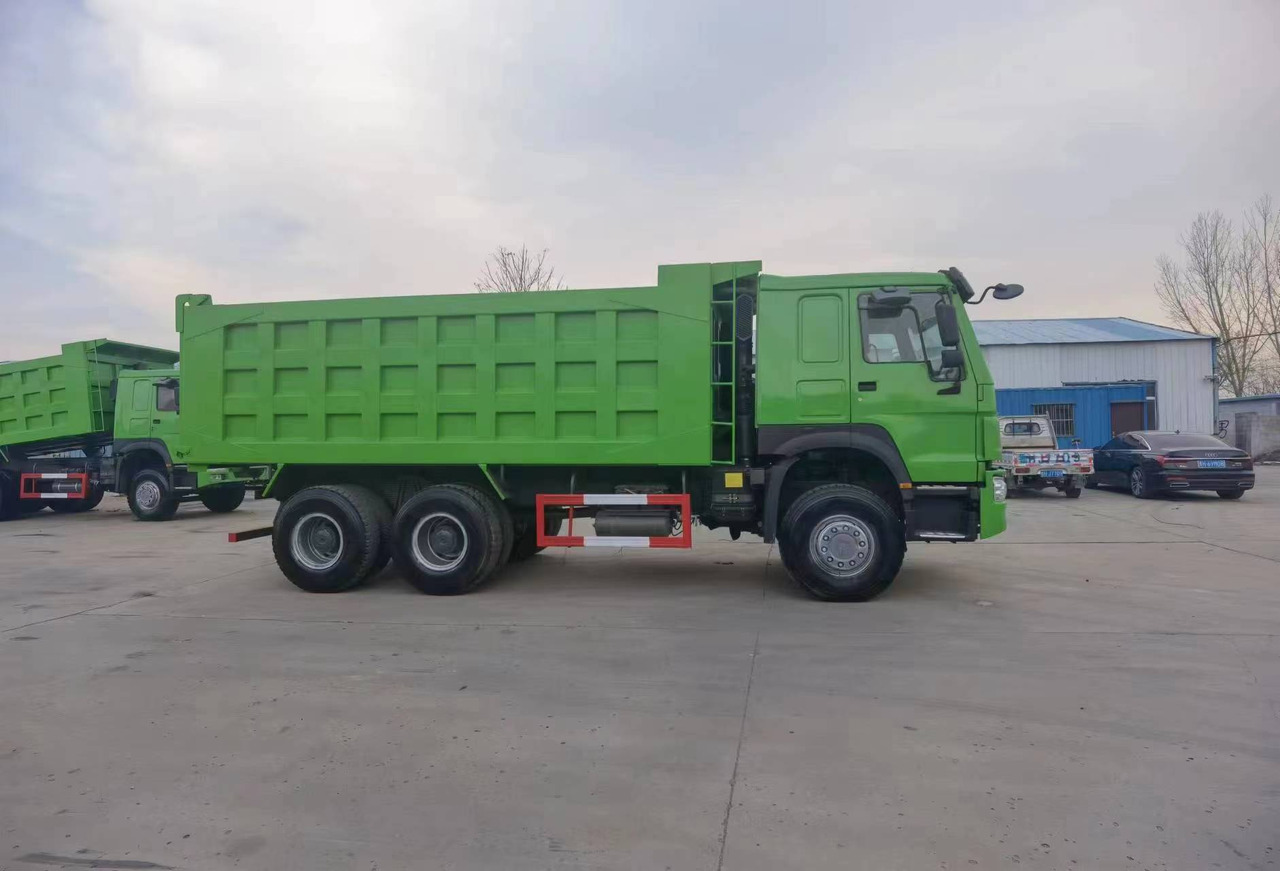 SINOTRUK HOWO 6*4 8*4 DUMP TRUCK - Kravas automašīna pašizgāzējs: foto 5 SINOTRUK HOWO 6*4 8*4 DUMP TRUCK - Kravas automašīna pašizgāzējs: foto 5