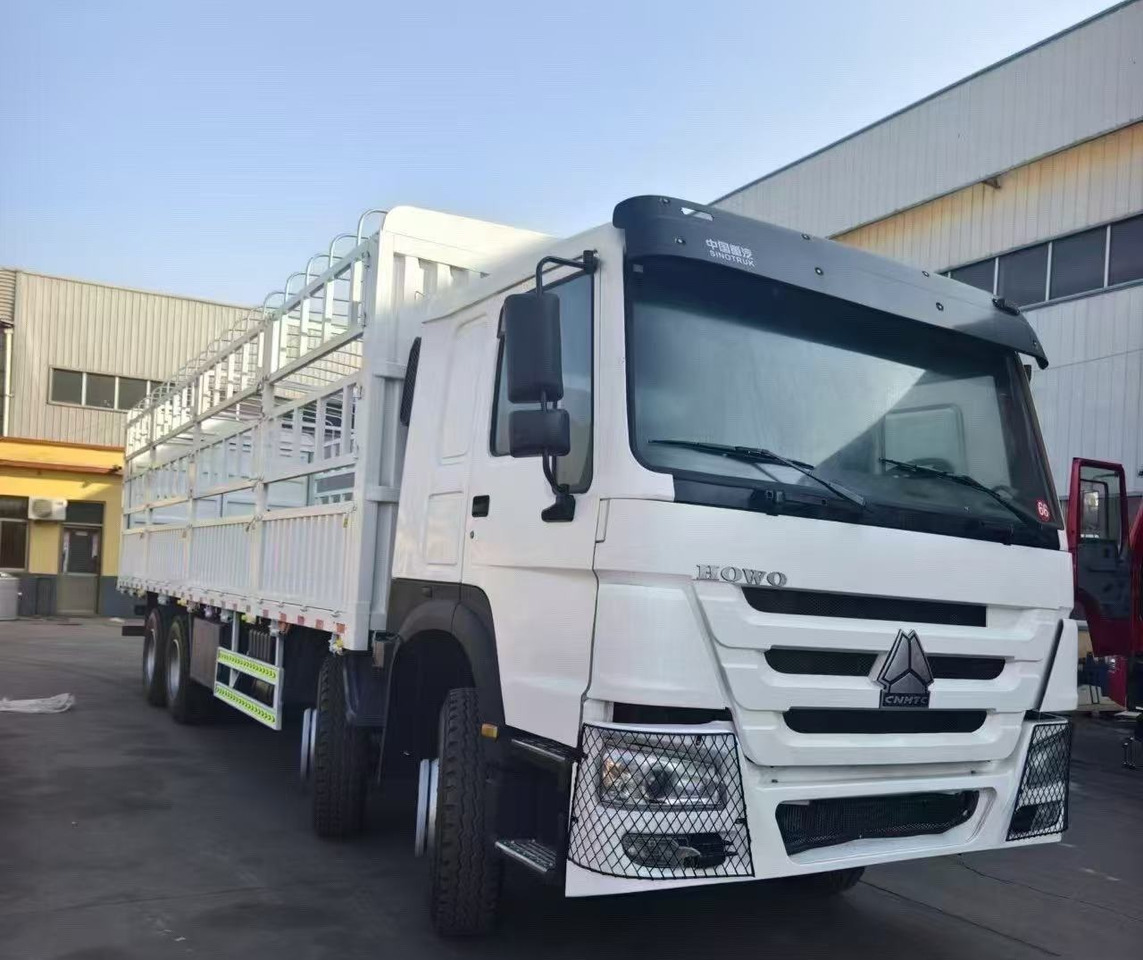 SINOTRUK HOWO 8*4 12 TIRES TWELVE WHEELS WITH FENCE - Kravas automašīna dzīvnieku pārvadāšanai: foto 5 SINOTRUK HOWO 8*4 12 TIRES TWELVE WHEELS WITH FENCE - Kravas automašīna dzīvnieku pārvadāšanai: foto 5