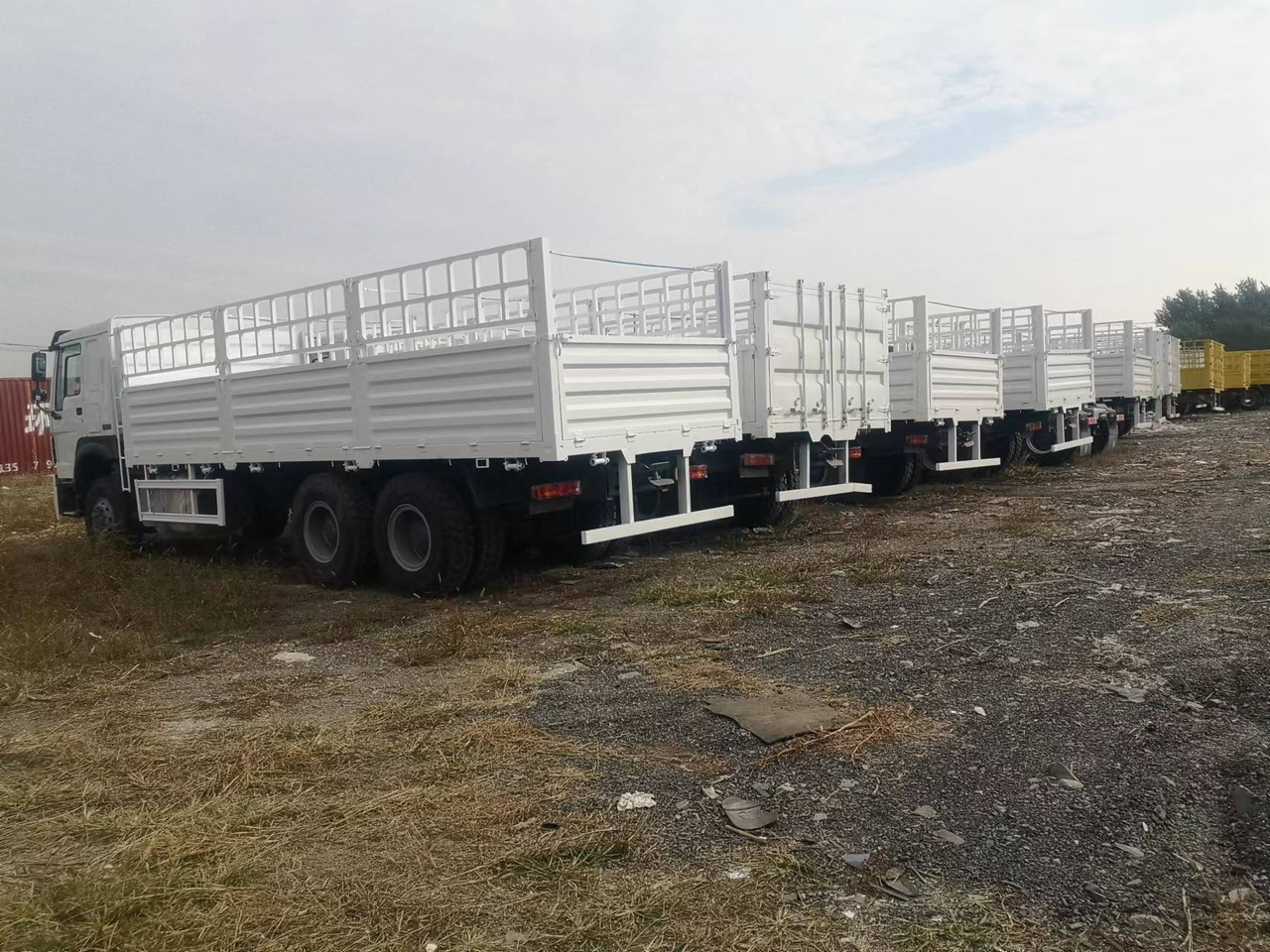 SINOTRUK HOWO FENCE LIVESTOCK DUMP TRUCK - Kravas automašīna pašizgāzējs: foto 2 SINOTRUK HOWO FENCE LIVESTOCK DUMP TRUCK - Kravas automašīna pašizgāzējs: foto 2