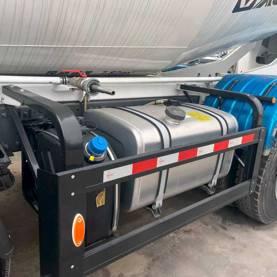 SINOTRUK HOWO TX350 Euro 5 STAGE Ⅴ - Betonvedējs: foto 4 SINOTRUK HOWO TX350 Euro 5 STAGE Ⅴ - Betonvedējs: foto 4