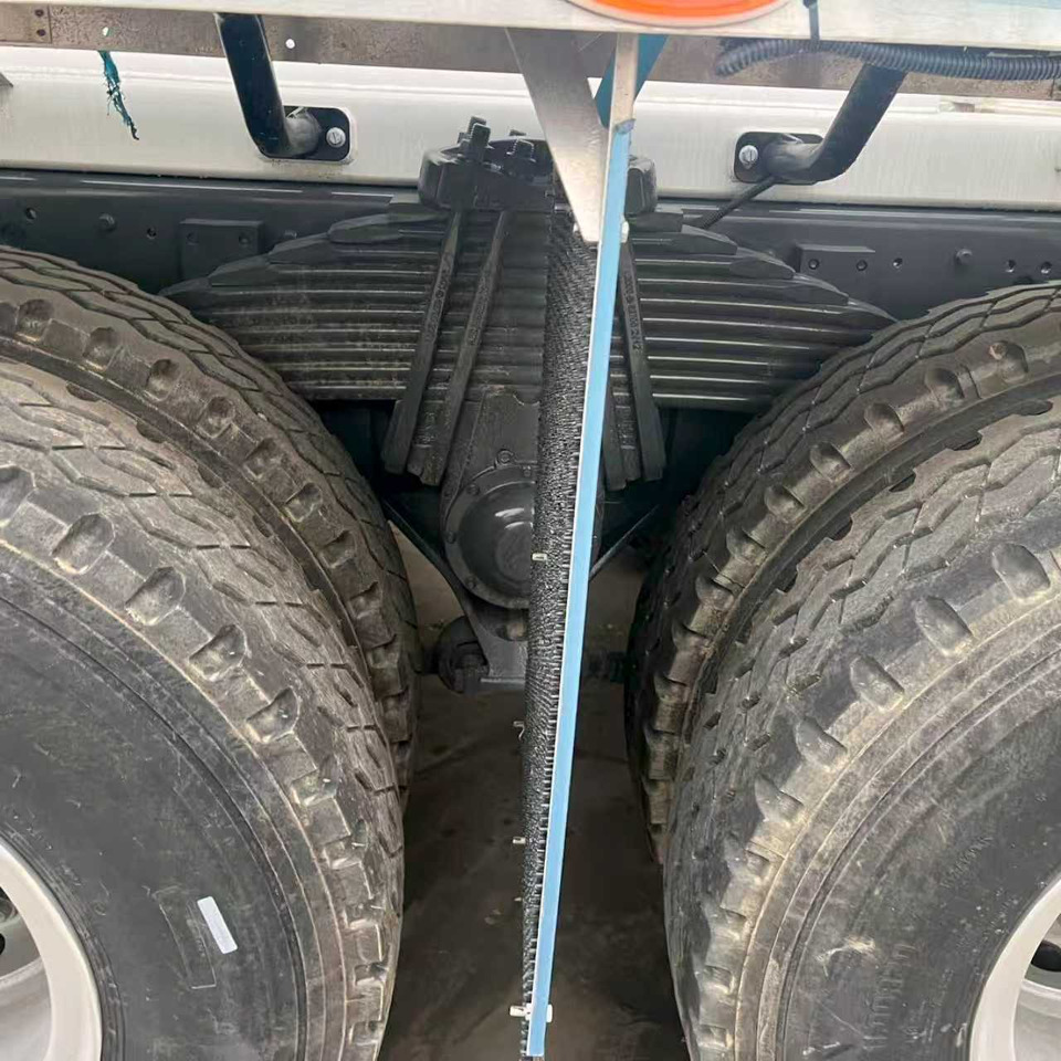 SINOTRUK HOWO TX350 Euro 5 STAGE Ⅴ - Betonvedējs: foto 5 SINOTRUK HOWO TX350 Euro 5 STAGE Ⅴ - Betonvedējs: foto 5